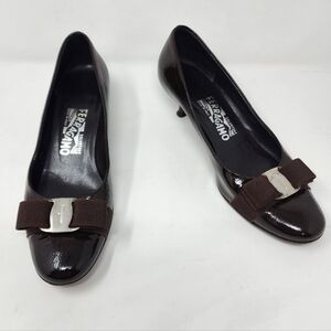 Salvatore Ferragamo Vintage Brown Patent Leather Bow Heels Made In Italy